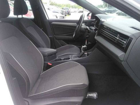 Used 2025 Volkswagen Jetta Sport FWD image 3