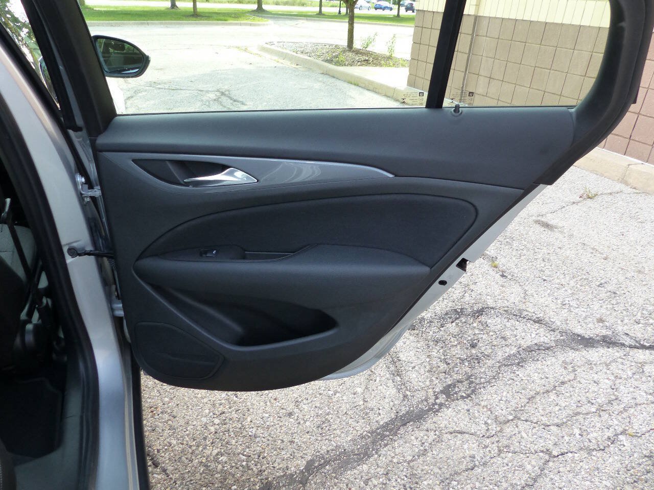 Used 2019 Buick Regal Preferred w/ Driver Confidence Package I FWD image 39