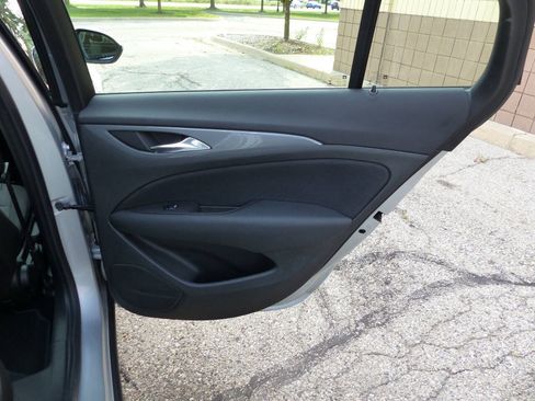 Used 2019 Buick Regal Preferred w/ Driver Confidence Package I FWD image 39