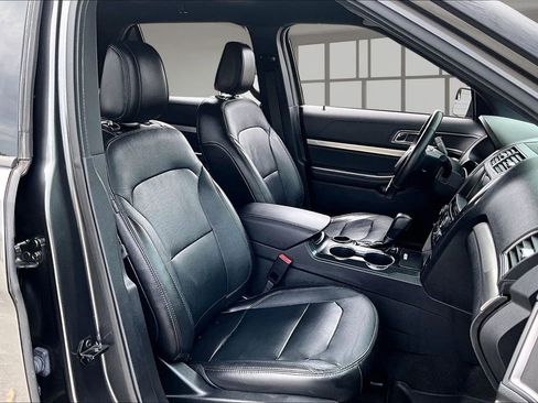 Used 2018 Ford Explorer XLT w/ Equipment Group 202A image 28