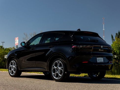 New 2025 Alfa Romeo Tonale w/ Premium Package image 8