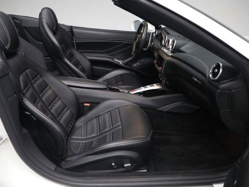 Certified 2017 Ferrari California T image 24