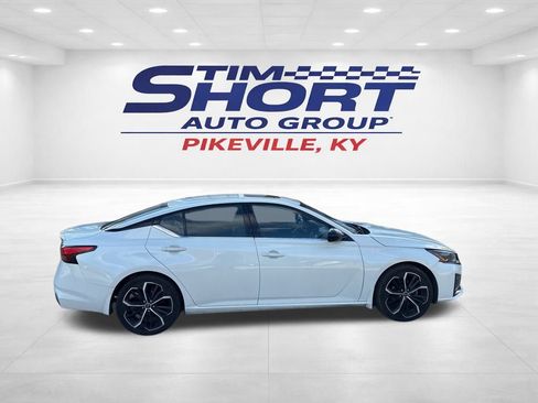 Used 2023 Nissan Altima 2.5 SR w/ SR Premium Package image 4