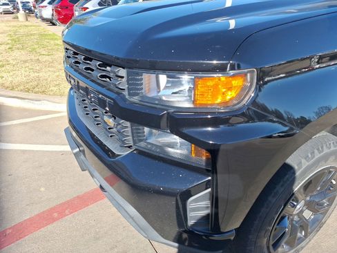 Used 2020 Chevrolet Silverado 1500 Custom w/ Custom Value Package image 10