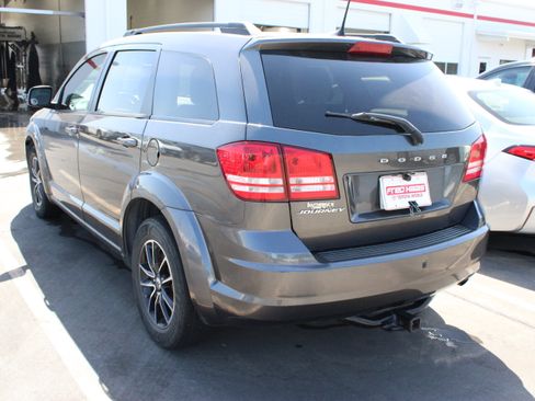 Used 2018 Dodge Journey SE w/ Connectivity Group FWD image 8