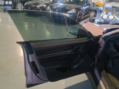 Used 2021 Porsche Taycan image 11