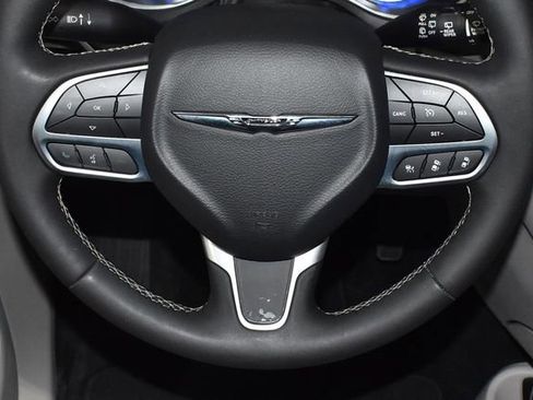 Certified 2024 Chrysler Pacifica Touring-L image 25