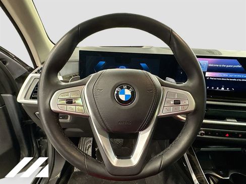 Used 2024 BMW X7 xDrive40i w/ Premium Package image 11