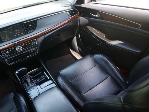 Used 2017 Kia Cadenza Premium w/ Luxury Package FWD image 21