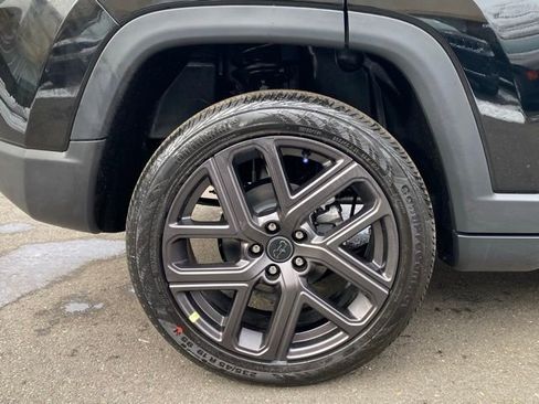 New 2026 Jeep Compass Latitude image 18