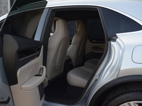 Certified 2025 Porsche Macan 4 Electric image 35