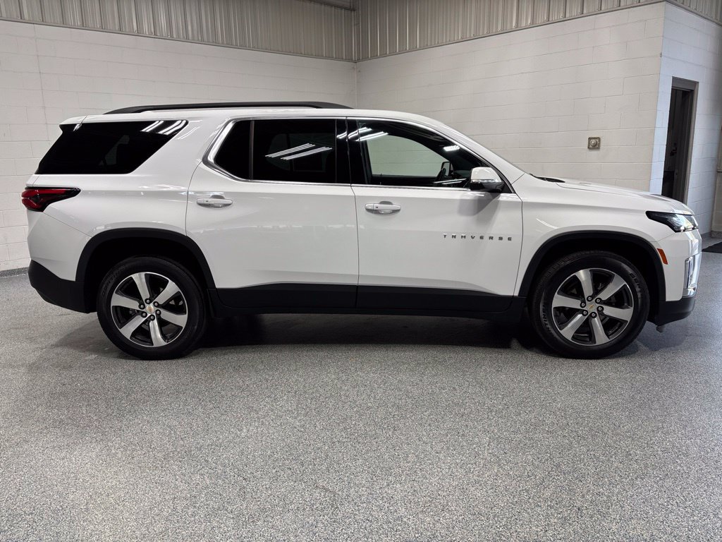 Used 2023 Chevrolet Traverse LT w/ LT Premium Package AWD/4WD image 8