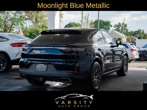Used 2022 Porsche Cayenne Coupe w/ Premium Package image 4