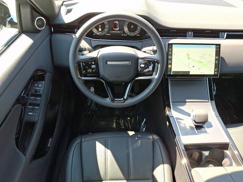 Used 2026 Land Rover Range Rover Evoque S AWD/4WD image 4