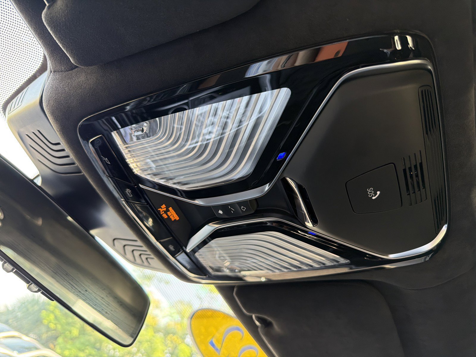 Used 2022 BMW M760i xDrive AWD/4WD image 38
