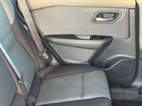 Used 2022 Nissan Rogue SV image 13