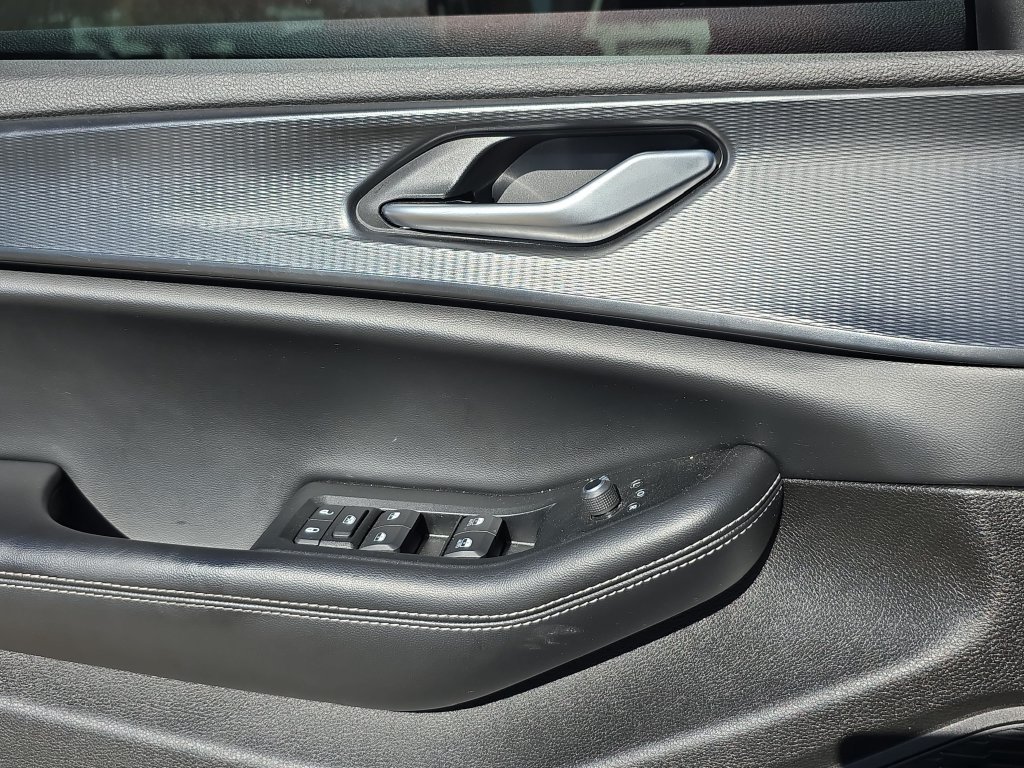 Used 2024 Jeep Grand Cherokee Altitude RWD image 34