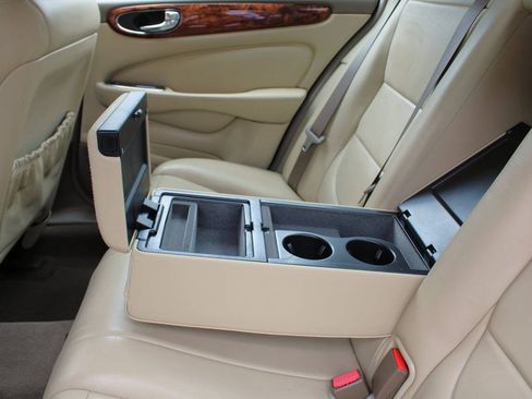 Used 2006 Jaguar XJ8 RWD image 31