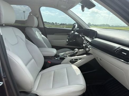 Used 2025 Kia Telluride S FWD image 14