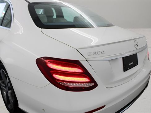 Used 2017 Mercedes-Benz E 300 4MATIC image 27