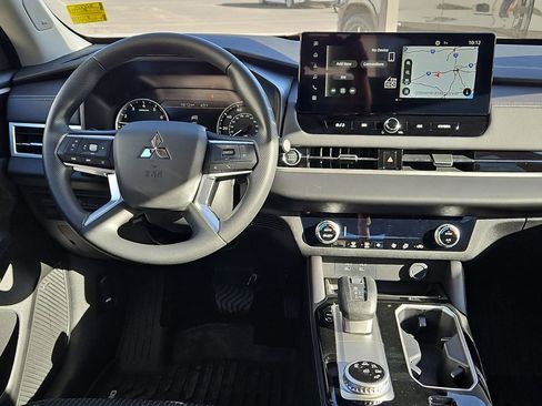 New 2026 Mitsubishi Outlander ES image 21