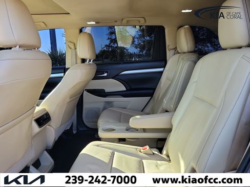 Used 2019 Toyota Highlander XLE FWD image 13