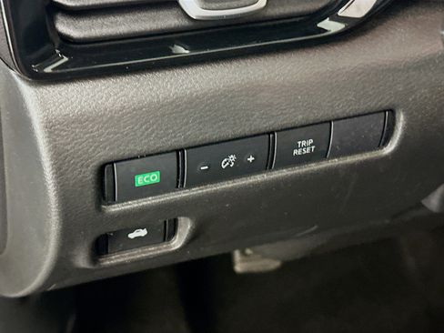 Used 2024 Nissan Sentra SV FWD image 17