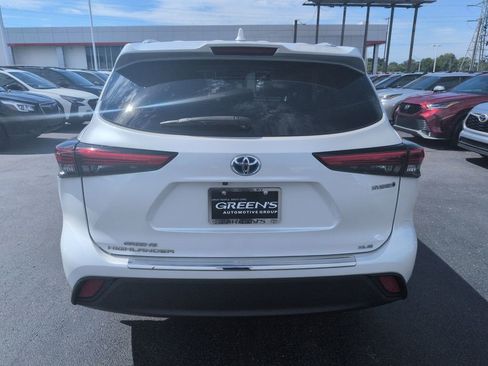 Used 2023 Toyota Highlander XLE AWD/4WD image 4