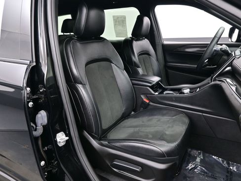 Used 2023 Jeep Grand Cherokee L Laredo image 14