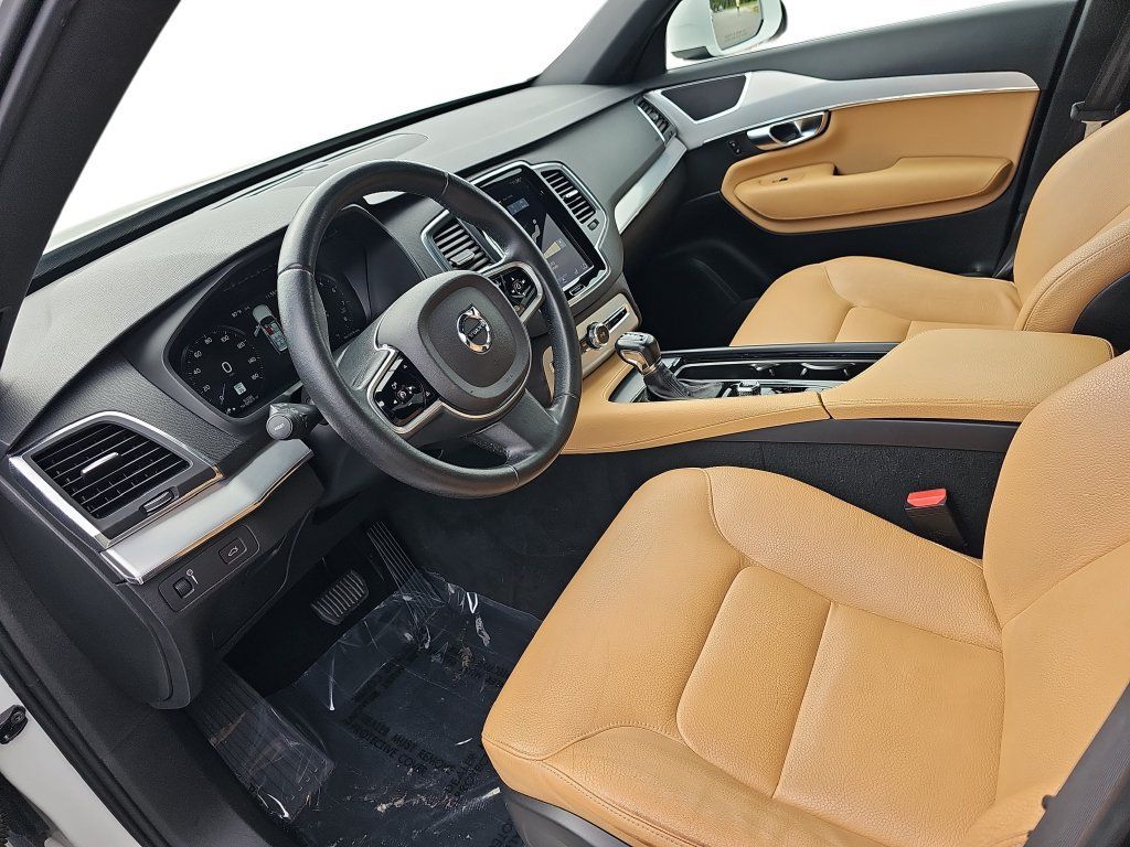 Used 2018 Volvo XC90 T6 Momentum w/ Convenience Package AWD/4WD image 16