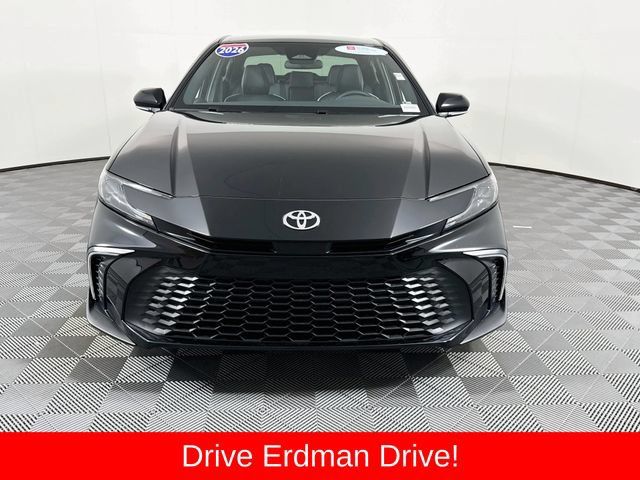 Used 2026 Toyota Camry SE FWD image 2