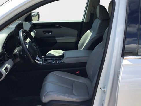 Used 2023 Honda Pilot Touring image 9