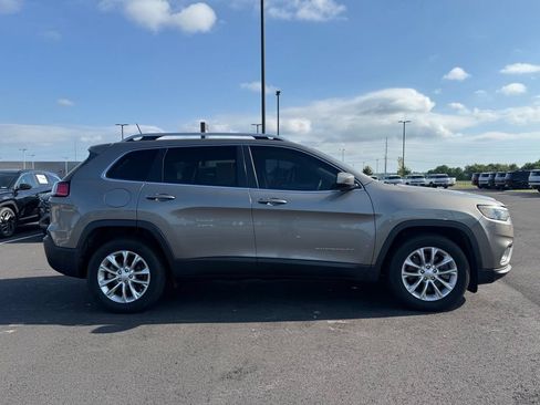 Used 2019 Jeep Cherokee Latitude w/ Popular Appearance Group FWD image 4
