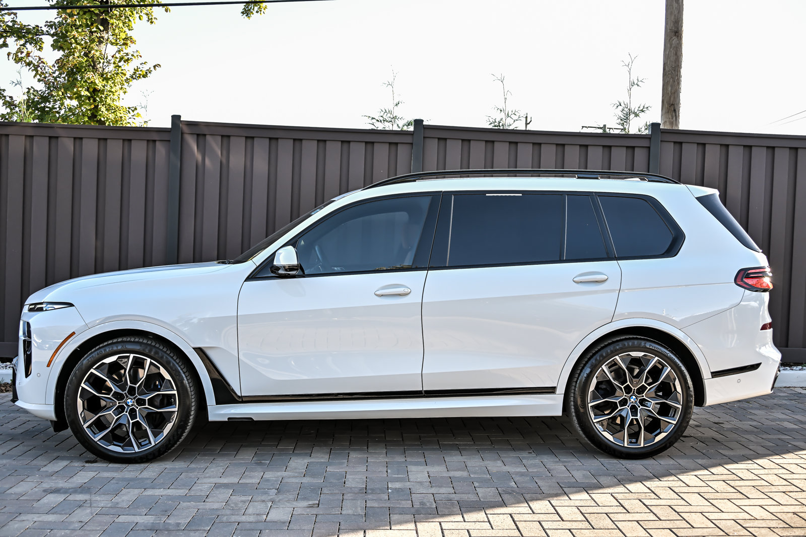 Used 2024 BMW X7 xDrive40i w/ M Sport Package AWD/4WD image 10