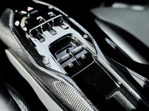 Used 2022 Ferrari SF90 Stradale image 63