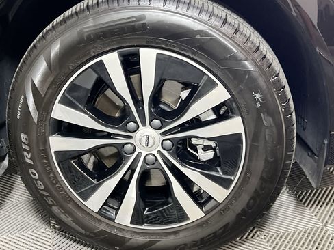 Certified 2025 Volvo XC60 B5 Core w/ Climate Package PRO image 18