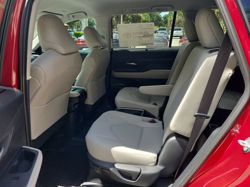 New 2026 Toyota Grand Highlander FWD image 11