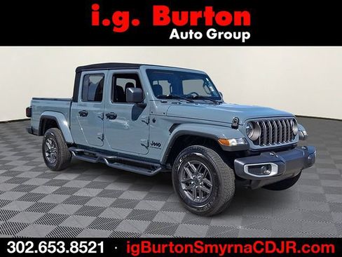Used 2024 Jeep Gladiator Sport AWD/4WD image 1
