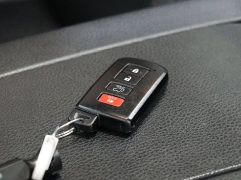 Used 2019 Toyota Highlander Limited Platinum AWD/4WD image 34