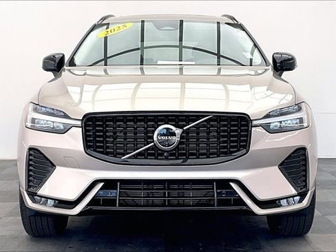 Used 2025 Volvo XC60 B5 Plus image 2