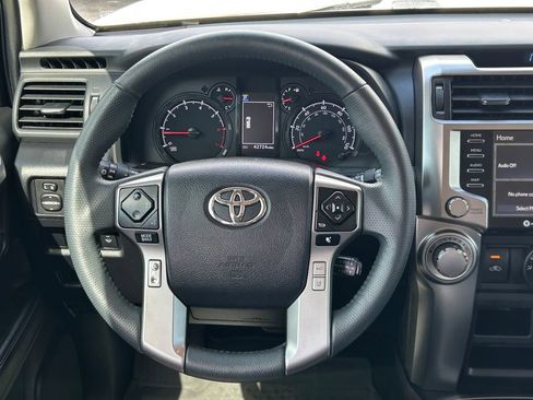 Used 2022 Toyota 4Runner SR5 Premium w/ Moonroof Package RWD image 39