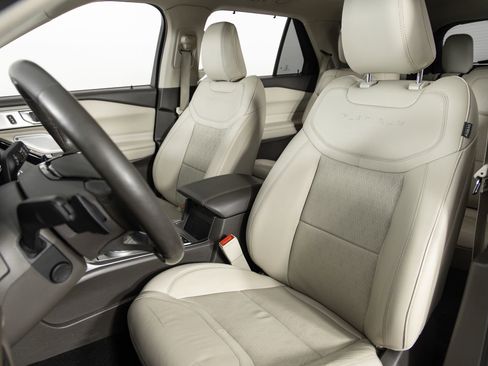 Used 2021 Ford Explorer Platinum w/ Equipment Group 601A image 16