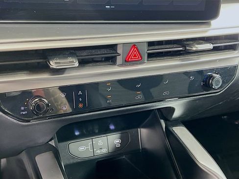 Certified 2025 Kia Sorento LX image 15