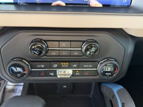Used 2024 Ford Bronco Wildtrak AWD/4WD image 27