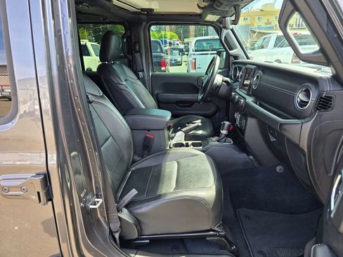 Used 2022 Jeep Wrangler Unlimited Sahara AWD/4WD image 12