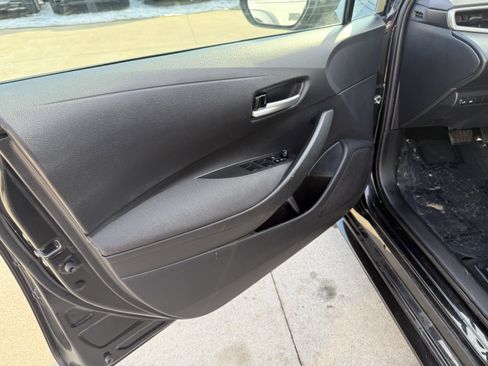 Used 2021 Toyota Corolla LE image 18