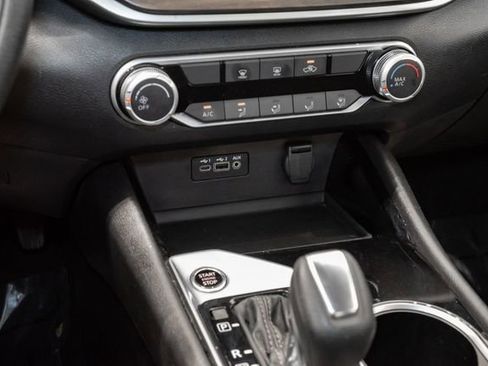 Used 2024 Nissan Altima 2.5 SV image 18