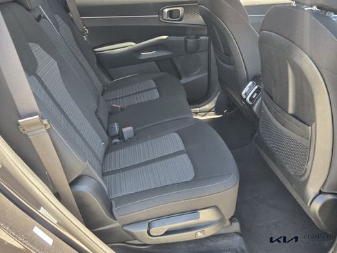 Certified 2025 Kia Sorento LX image 17
