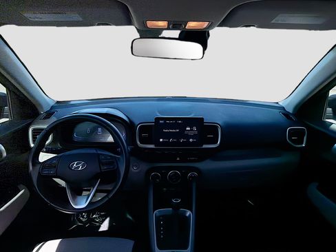 Used 2024 Hyundai Venue SEL image 15