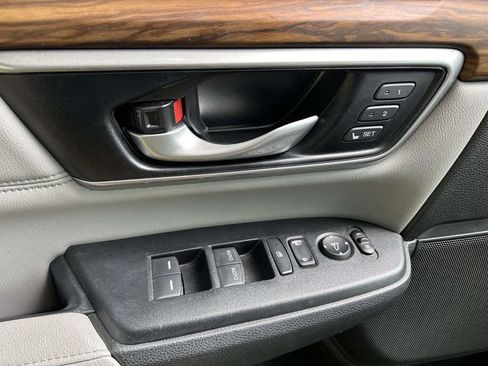 Used 2018 Honda CR-V Touring image 11
